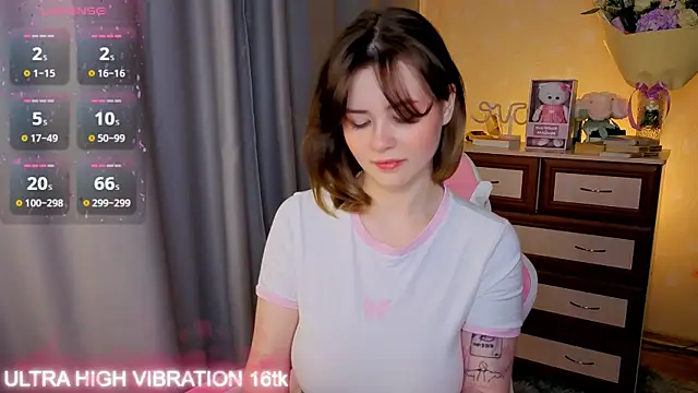 Snapshot of cutie_mili chatting on 10-22-25, 08:47 cutie mili online show from 10-22-25, 08:47