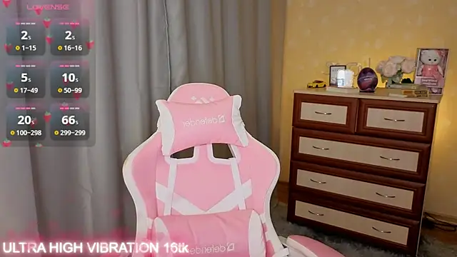 Snapshot of cutie_mili chatting on 12-05-25, 07:50 cutie mili online show from 12-05-25, 07:50