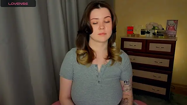 cutie mili online show from 04-19-26, 12:04