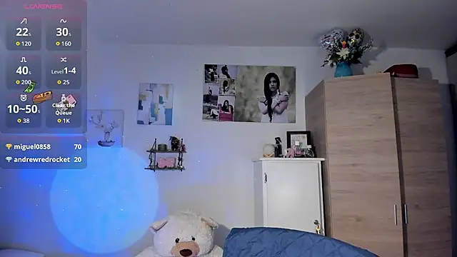 VeronikaOlsen online show from 10-28-25, 01:36