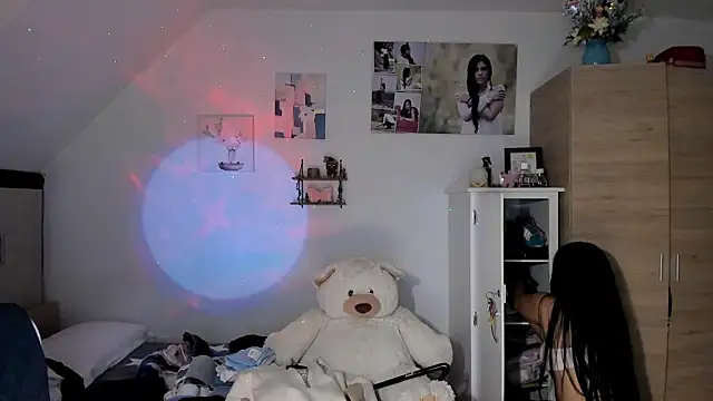 VeronikaOlsen online show from 10-29-25, 09:05