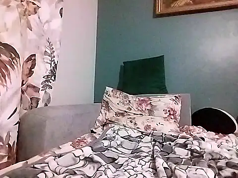 Snapshot of OwlosionyMisiek1991 chatting on 10-19-25, 04:35 OwlosionyMisiek1991 online show from 10-19-25, 04:35