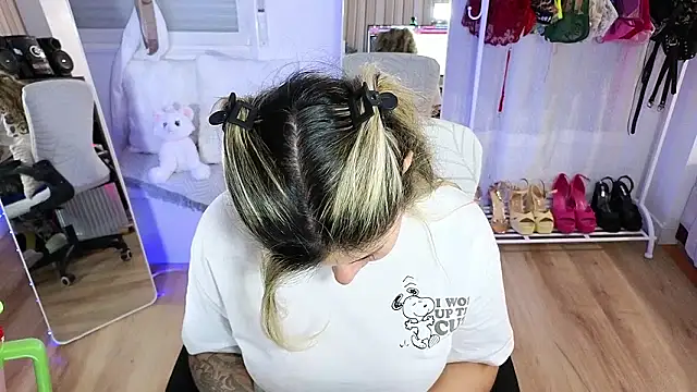 Tawny cox online show from 02-06-26, 09:45