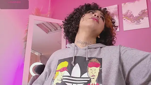 Snapshot of foxxy-lov3 chatting on 10-20-25, 11:43 foxxy-lov3 online show from 10-20-25, 11:43