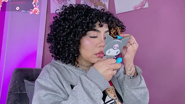 Snapshot of foxxy-lov3 chatting on 05-25-26, 01:39 foxxy-lov3 online show from 05-25-26, 01:39