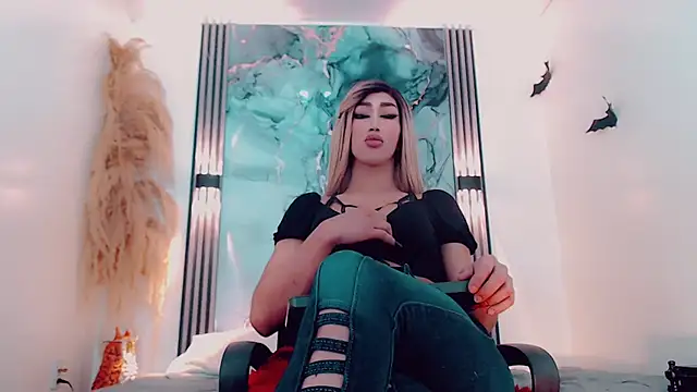 hilary rodriguez online show from 10-03-25, 07:33