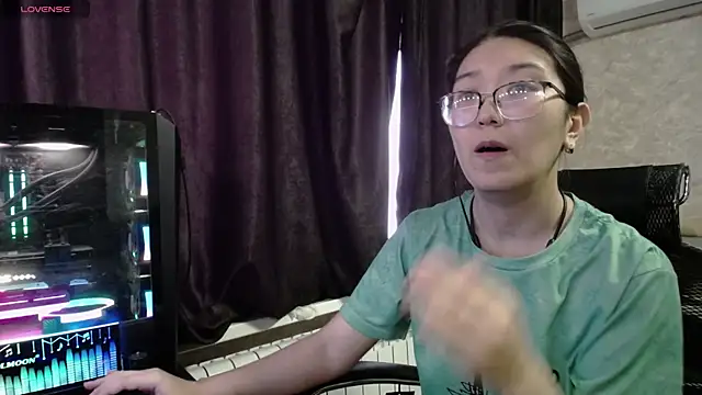 Snapshot of Brightssmiles chatting on 02-13-25, 10:02 Brightssmiles online show from 02-13-25, 10:02