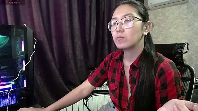 Snapshot of Brightssmiles chatting on 02-14-25, 09:56 Brightssmiles online show from 02-14-25, 09:56