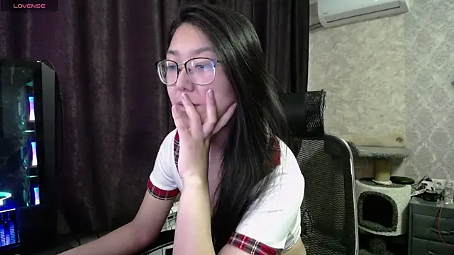 Snapshot of Brightssmiles chatting on 02-26-25, 06:37 Brightssmiles online show from 02-26-25, 06:37