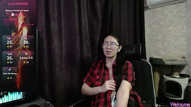 Snapshot of Brightssmiles chatting on 03-10-25, 09:10 Brightssmiles online show from 03-10-25, 09:10