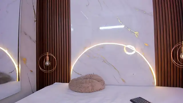 danisaenz  online show from 01-23-25, 08:56