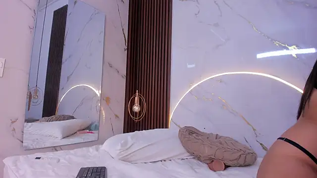 danisaenz  online show from 02-15-25, 11:25