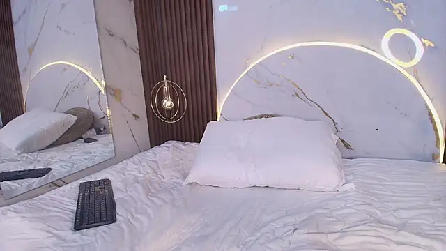 danisaenz  online show from 02-20-25, 08:58