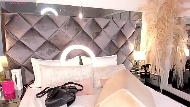 Snapshot of sofhiaa_adaams chatting on 11-14-25, 10:18 sofhiaa adaams online show from 11-14-25, 10:18