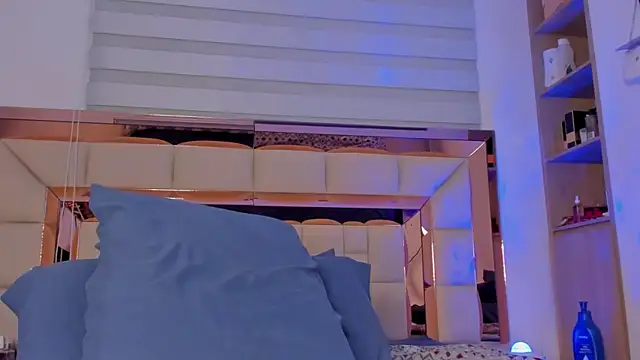 violetta-brown1 online show from 03-01-25, 05:20