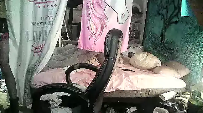 Snapshot of Ombeline1 chatting on 02-21-25, 02:50 Ombeline1 online show from 02-21-25, 02:50