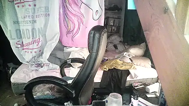 Snapshot of Ombeline1 chatting on 02-21-25, 09:54 Ombeline1 online show from 02-21-25, 09:54