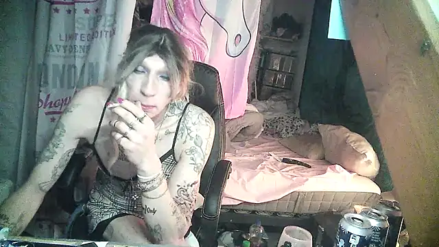 Snapshot of Ombeline1 chatting on 02-24-25, 05:54 Ombeline1 online show from 02-24-25, 05:54