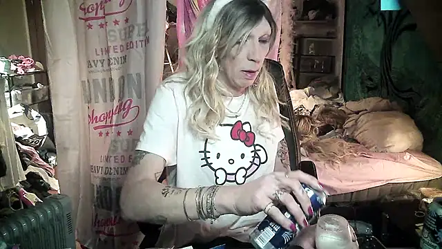 Snapshot of Ombeline1 chatting on 02-24-25, 07:30 Ombeline1 online show from 02-24-25, 07:30