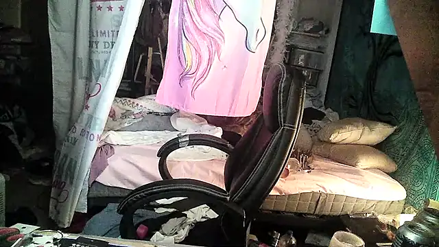 Snapshot of Ombeline1 chatting on 02-25-25, 11:08 Ombeline1 online show from 02-25-25, 11:08