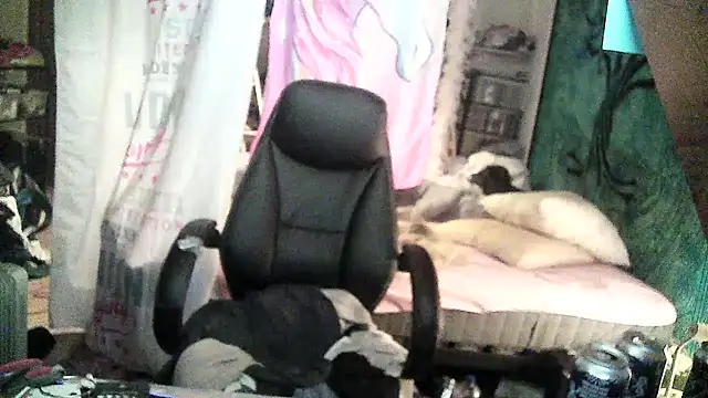 Snapshot of Ombeline1 chatting on 02-25-25, 05:47 Ombeline1 online show from 02-25-25, 05:47