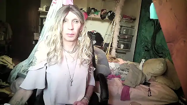 Snapshot of Ombeline1 chatting on 03-03-25, 04:56 Ombeline1 online show from 03-03-25, 04:56