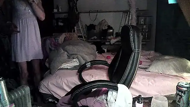 Snapshot of Ombeline1 chatting on 03-08-25, 10:02 Ombeline1 online show from 03-08-25, 10:02