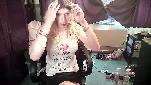 Snapshot of Ombeline1 chatting on 03-13-25, 08:48 Ombeline1 online show from 03-13-25, 08:48