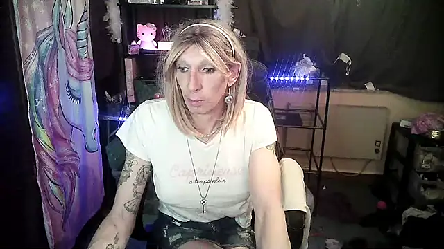 Snapshot of Ombeline1 chatting on 03-20-25, 06:42 Ombeline1 online show from 03-20-25, 06:42