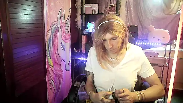 Snapshot of Ombeline1 chatting on 03-22-25, 12:25 Ombeline1 online show from 03-22-25, 12:25