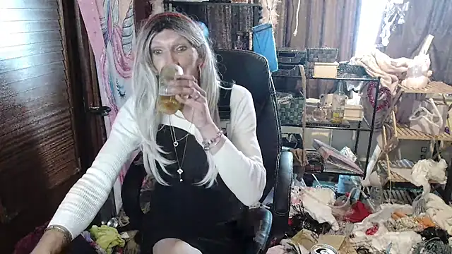 Snapshot of Ombeline1 chatting on 09-11-25, 07:52 Ombeline1 online show from 09-11-25, 07:52