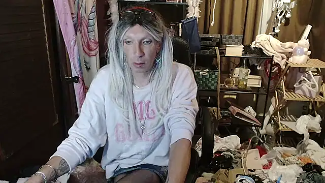 Snapshot of Ombeline1 chatting on 09-12-25, 03:06 Ombeline1 online show from 09-12-25, 03:06