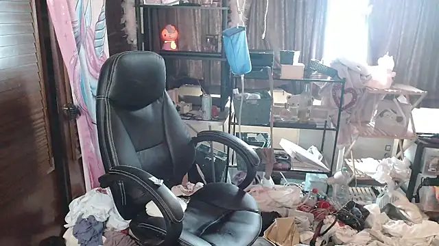 Snapshot of Ombeline1 chatting on 09-21-25, 01:02 Ombeline1 online show from 09-21-25, 01:02