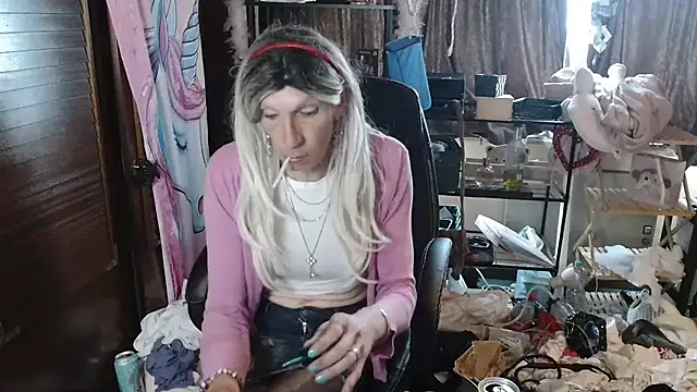 Snapshot of Ombeline1 chatting on 09-22-25, 12:07 Ombeline1 online show from 09-22-25, 12:07