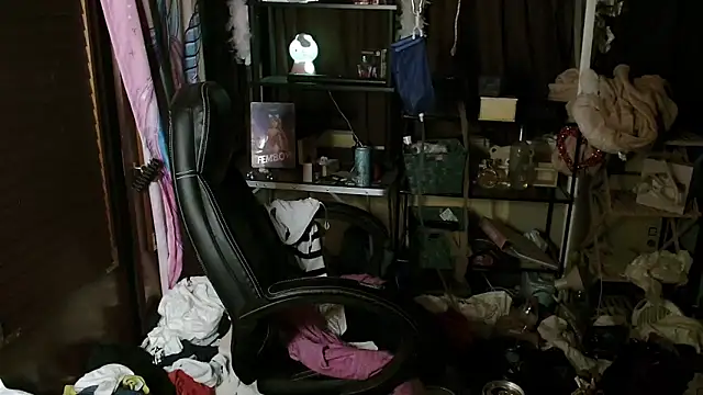 Snapshot of Ombeline1 chatting on 09-26-25, 12:36 Ombeline1 online show from 09-26-25, 12:36