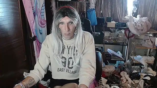 Snapshot of Ombeline1 chatting on 10-02-25, 10:11 Ombeline1 online show from 10-02-25, 10:11