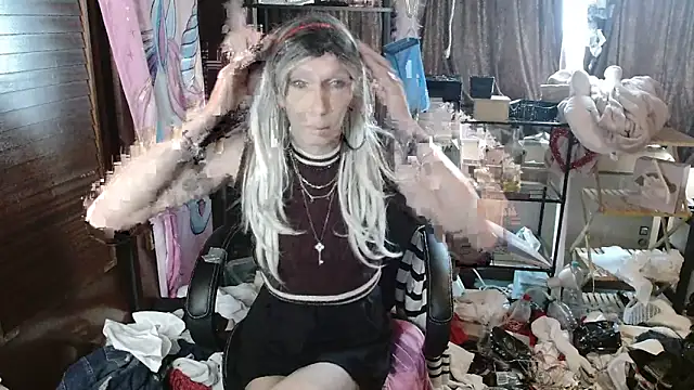 Snapshot of Ombeline1 chatting on 10-03-25, 09:17 Ombeline1 online show from 10-03-25, 09:17