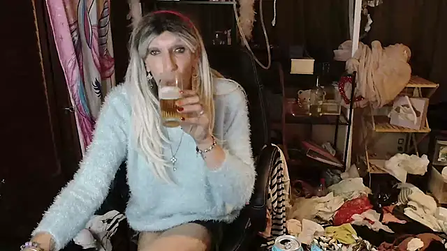 Snapshot of Ombeline1 chatting on 10-14-25, 07:58 Ombeline1 online show from 10-14-25, 07:58