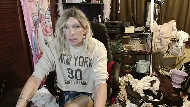 Snapshot of Ombeline1 chatting on 11-04-25, 05:34 Ombeline1 online show from 11-04-25, 05:34