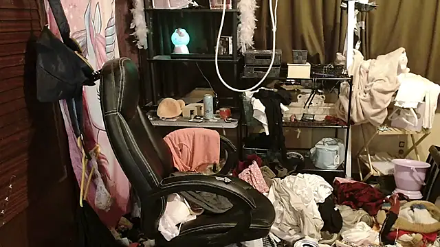 Snapshot of Ombeline1 chatting on 11-12-25, 06:41 Ombeline1 online show from 11-12-25, 06:41