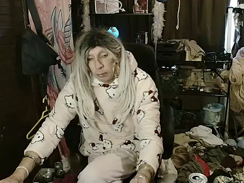 Snapshot of Ombeline1 chatting on 11-25-25, 01:00 Ombeline1 online show from 11-25-25, 01:00