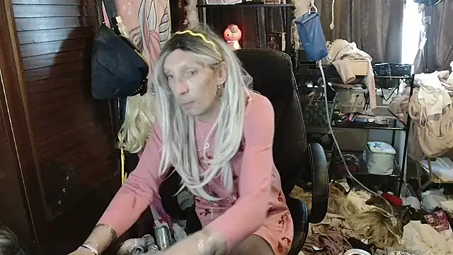 Snapshot of Ombeline1 chatting on 12-02-25, 12:10 Ombeline1 online show from 12-02-25, 12:10