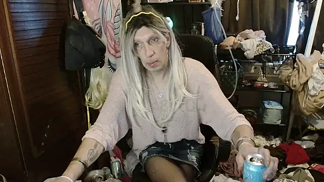 Snapshot of Ombeline1 chatting on 12-03-25, 02:15 Ombeline1 online show from 12-03-25, 02:15