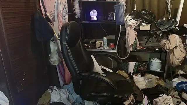 Ombeline1 online show from 12-16-25, 06:57