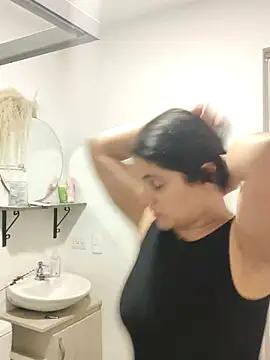 Lia Hurley online show from 02-28-25, 01:03