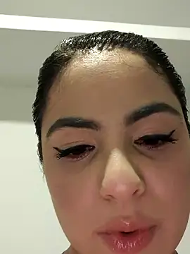 Lia Hurley online show from 03-05-25, 06:12