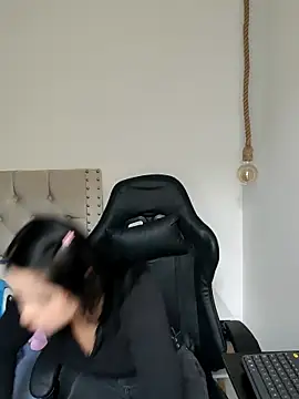 Lia Hurley online show from 03-21-25, 12:50