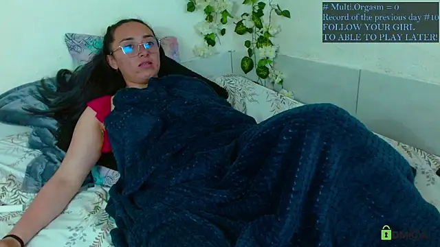 Snapshot of Hot_Candy_ chatting on 05-12-26, 03:03 Hot Candy online show from 05-12-26, 03:03