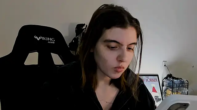 Snapshot of emmamurrr chatting on 12-20-24, 07:28 emmamurrr online show from 12-20-24, 07:28