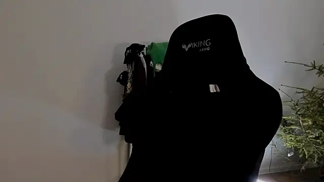 Snapshot of emmamurrr chatting on 01-08-25, 07:34 emmamurrr online show from 01-08-25, 07:34